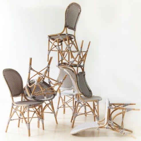 Chaise de jardin en rotin naturel et résine tressée Chaise de jardin en rotin naturel et résine tressée