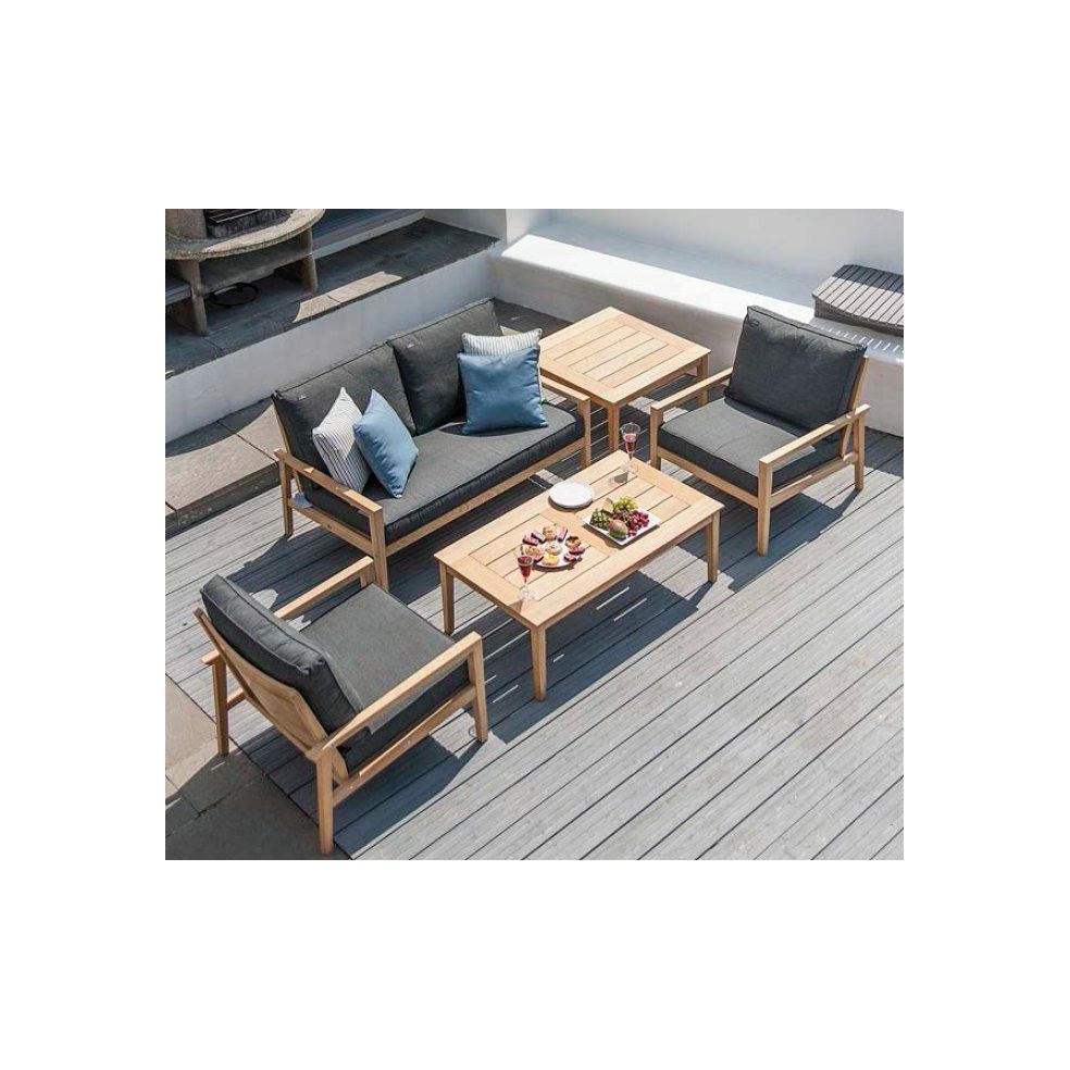 Table basse en bois pour salon de jardin haut de gamme