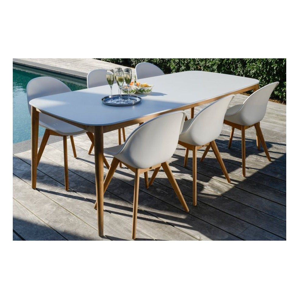 Chaise design blanche avec pieds en teck Chaise design blanche avec pieds en teck