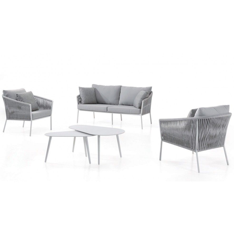 Salon de jardin design avec canapés, fauteuils, coussins et table, Gabon Salon de jardin design avec canapés, fauteuils, coussins et table, Gabon