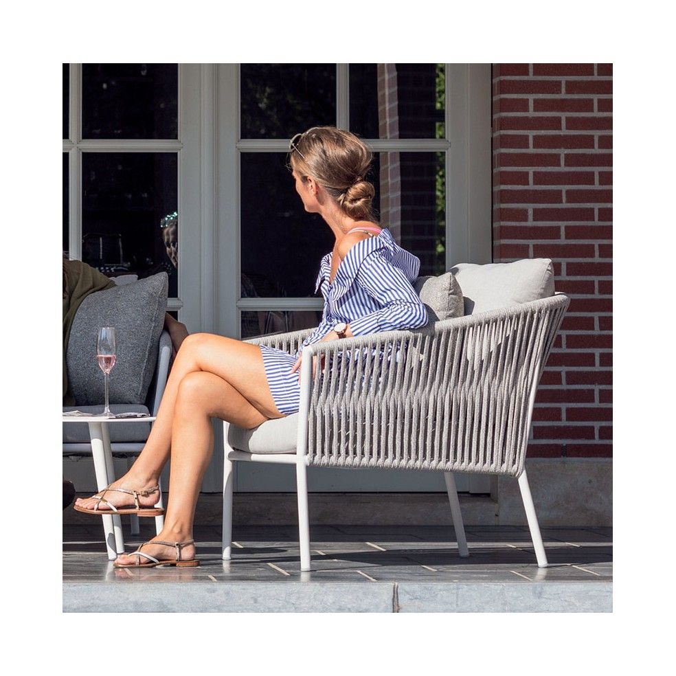 Fauteuil design avec coussin, Gabon