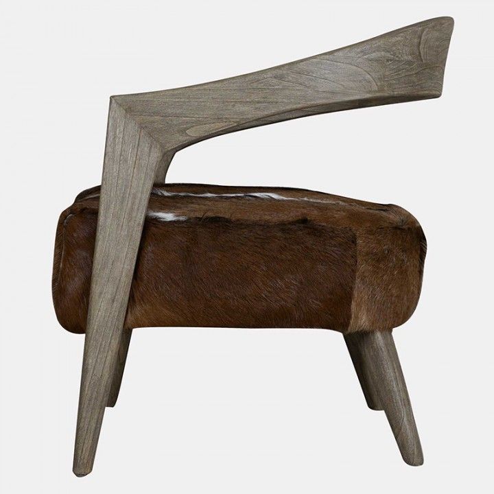 Fauteuil en bois massif et coussin en peau