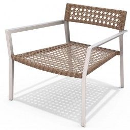 Fauteuil bas en alu avec résine tressée façon cannage