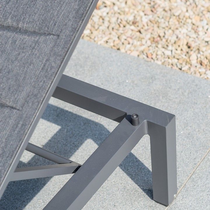 Lit bain de soleil design et réglable en textilène matelassé et alu, Tremezzo