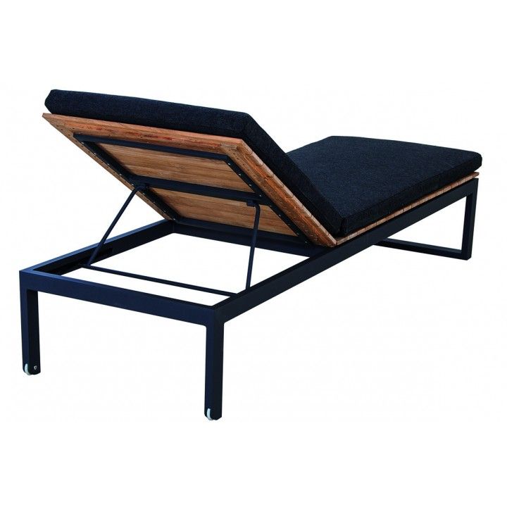 Lit bain de soleil en teck avec un coussin noir