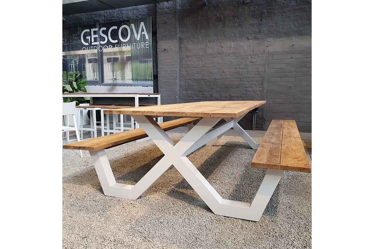 https://www.lagalerieduteck.fr/5256-thickbox_default/table-pique-nique-avec-bancs-en-teck-et-pieds-en-aluminium-carelli.jpg