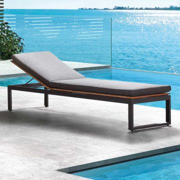Bain de soleil en teck et alu noir avec un coussin, Marcelo