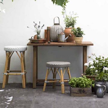 Tabouret en rotin naturel et résine tressée