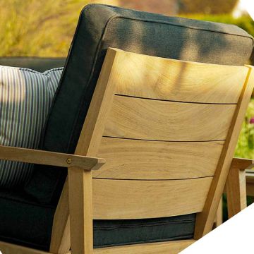 Canapé lounge, salon de jardin, en bois avec coussin noir, haut de gamme