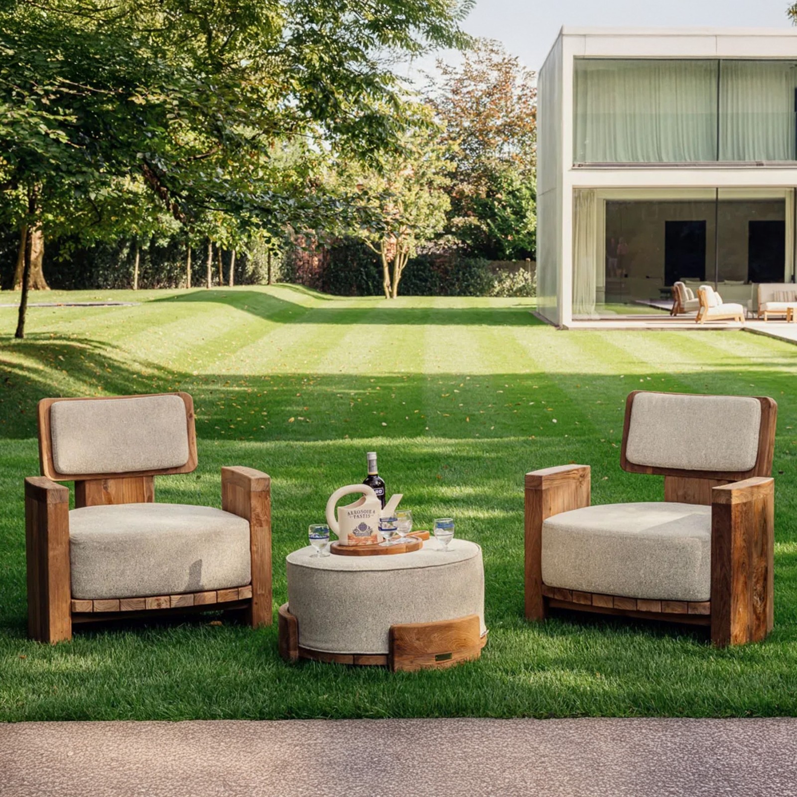 Pouf de jardin en teck recyclé Emma avec coussin écru
