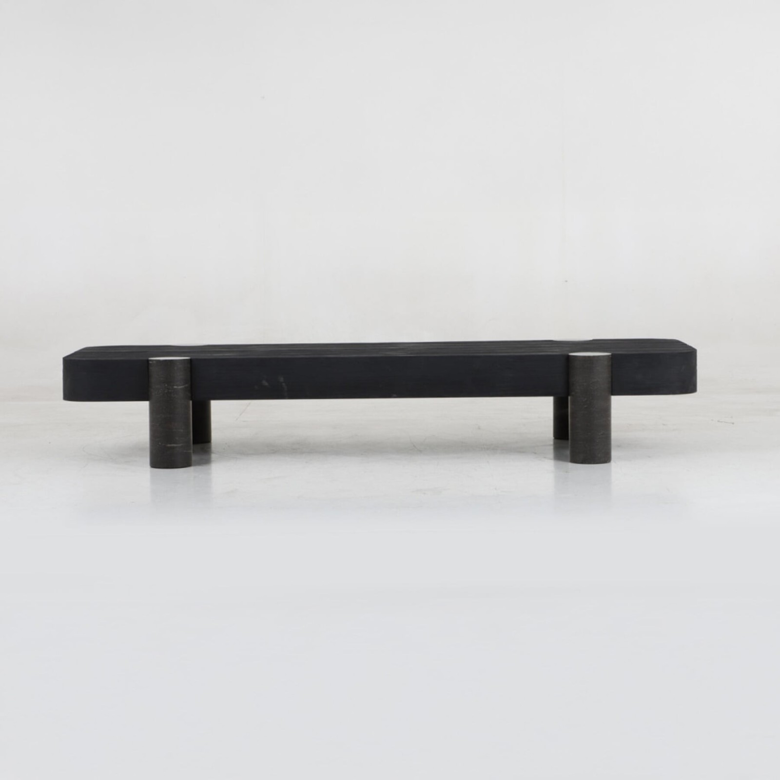 Table basse chêne et noir Basset en chêne massif - Signature Table basse chêne et noir Basset en chêne massif - Signature