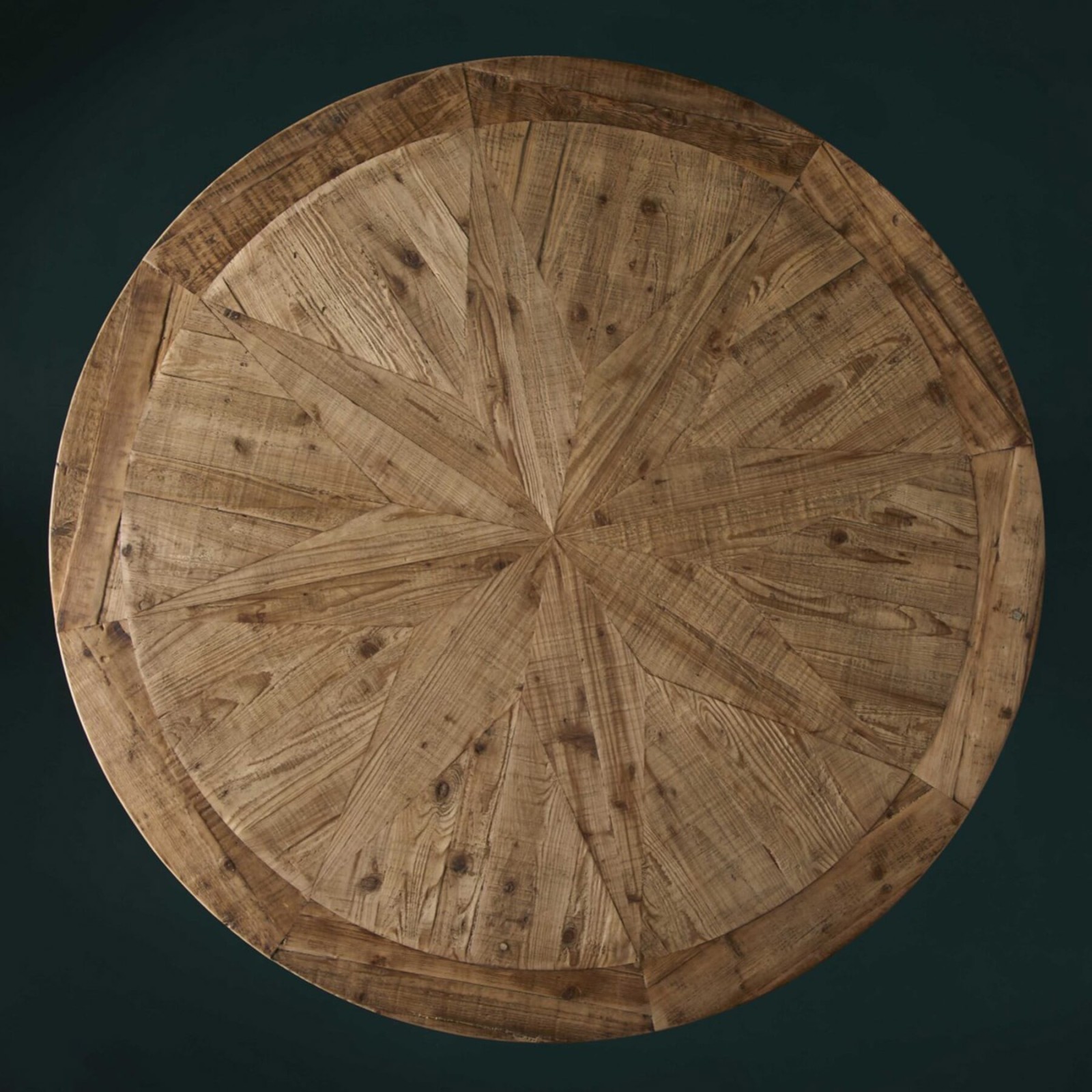 Table ronde vieux bois Magistral 140 cm en pin massif - Signature Table ronde vieux bois Magistral 140 cm en pin massif - Signature