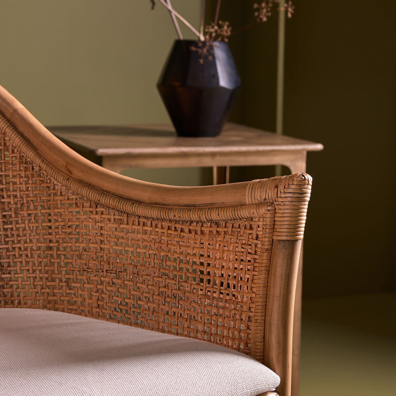 Fauteuil rotin avec coussin Maurice - Signature Fauteuil rotin avec coussin Maurice - Signature