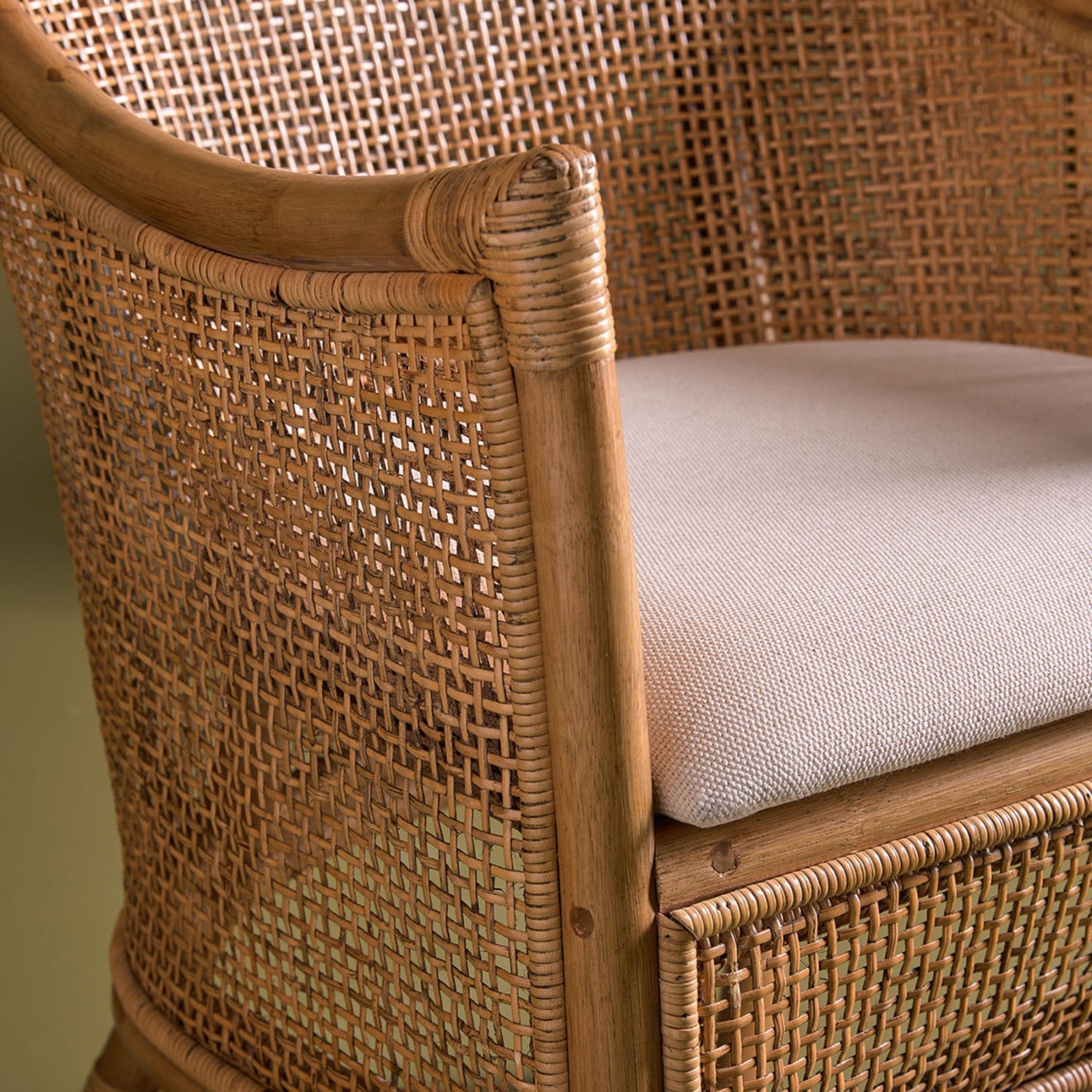 Fauteuil rotin avec coussin Maurice - Signature Fauteuil rotin avec coussin Maurice - Signature