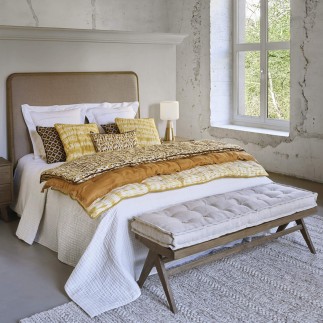 Banc en bois avec matelas en lin Mena