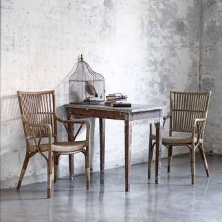 Fauteuil en rotin pour la salle à manger, Piano