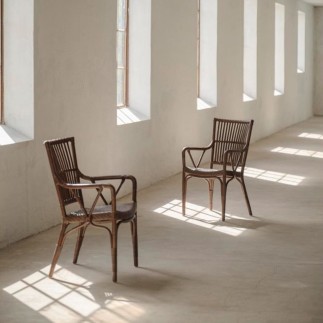 Fauteuil en rotin pour la salle à manger, Piano
