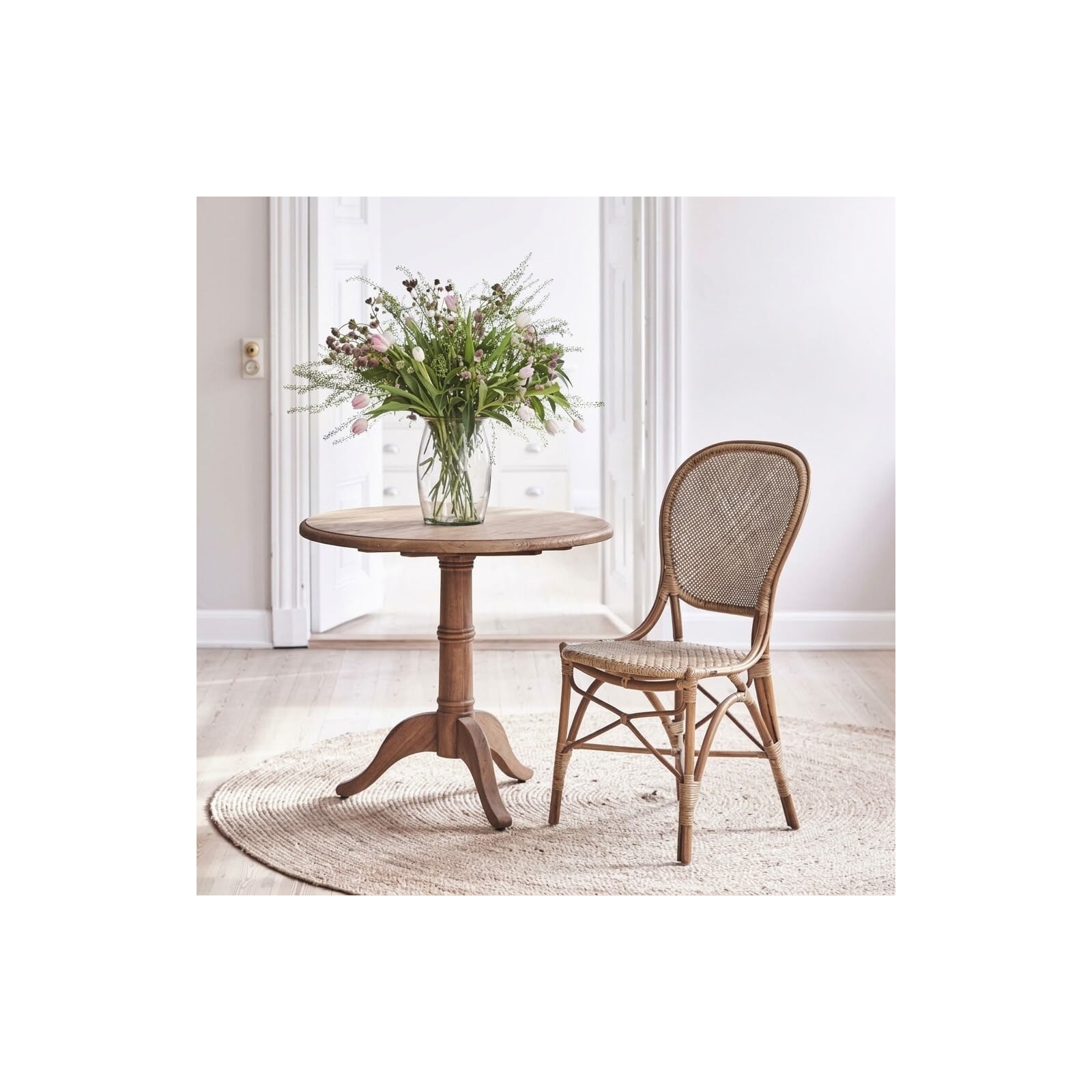 Chaise en rotin naturel type médaillon, Rossini
