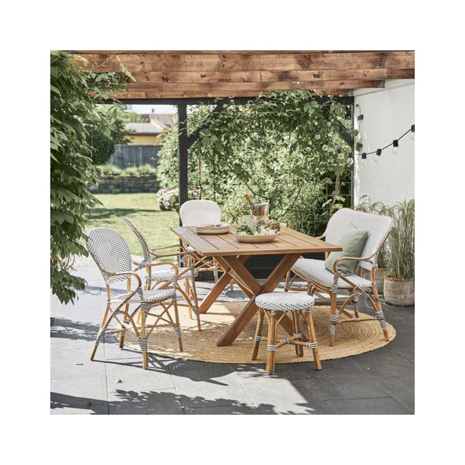 Table basse de jardin en teck massif 140 cm Julian Table basse de jardin en teck massif 140 cm Julian