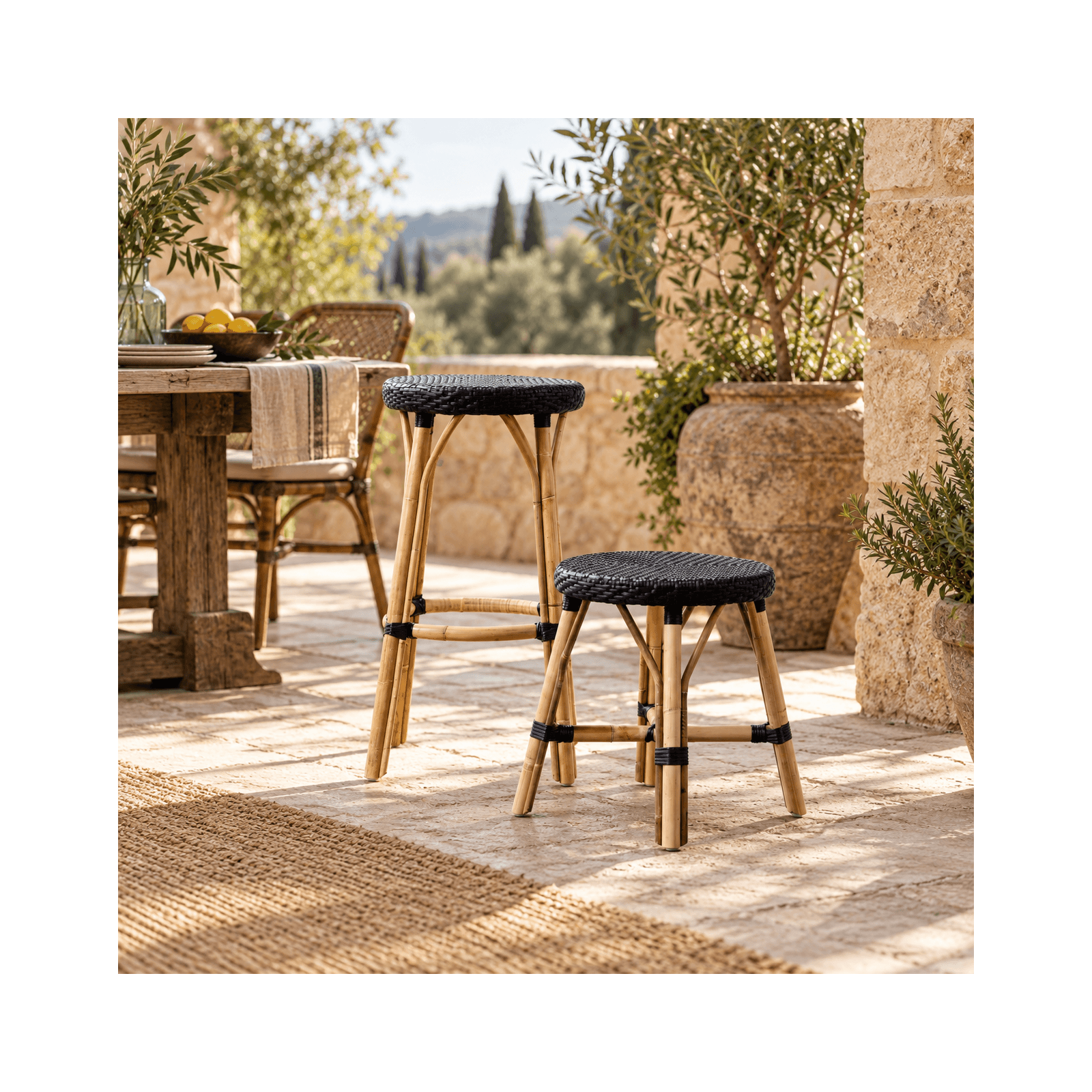 Tabouret haut 68 cm en rotin naturel et résine tressée Simone