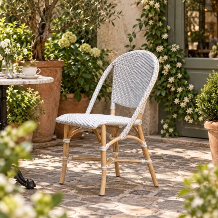 Chaise en rotin naturel et résine tressée empilable, Sofie