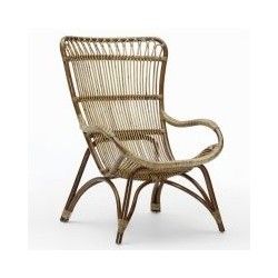 Fauteuil en rotin et en bois, siège confortable et design