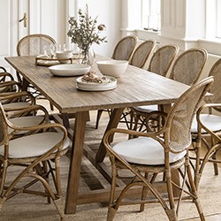 Table en teck massif pour le repas