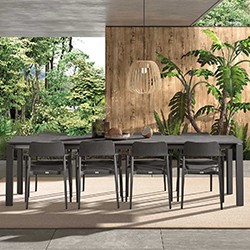 Le coin repas au jardin : chaise et table design